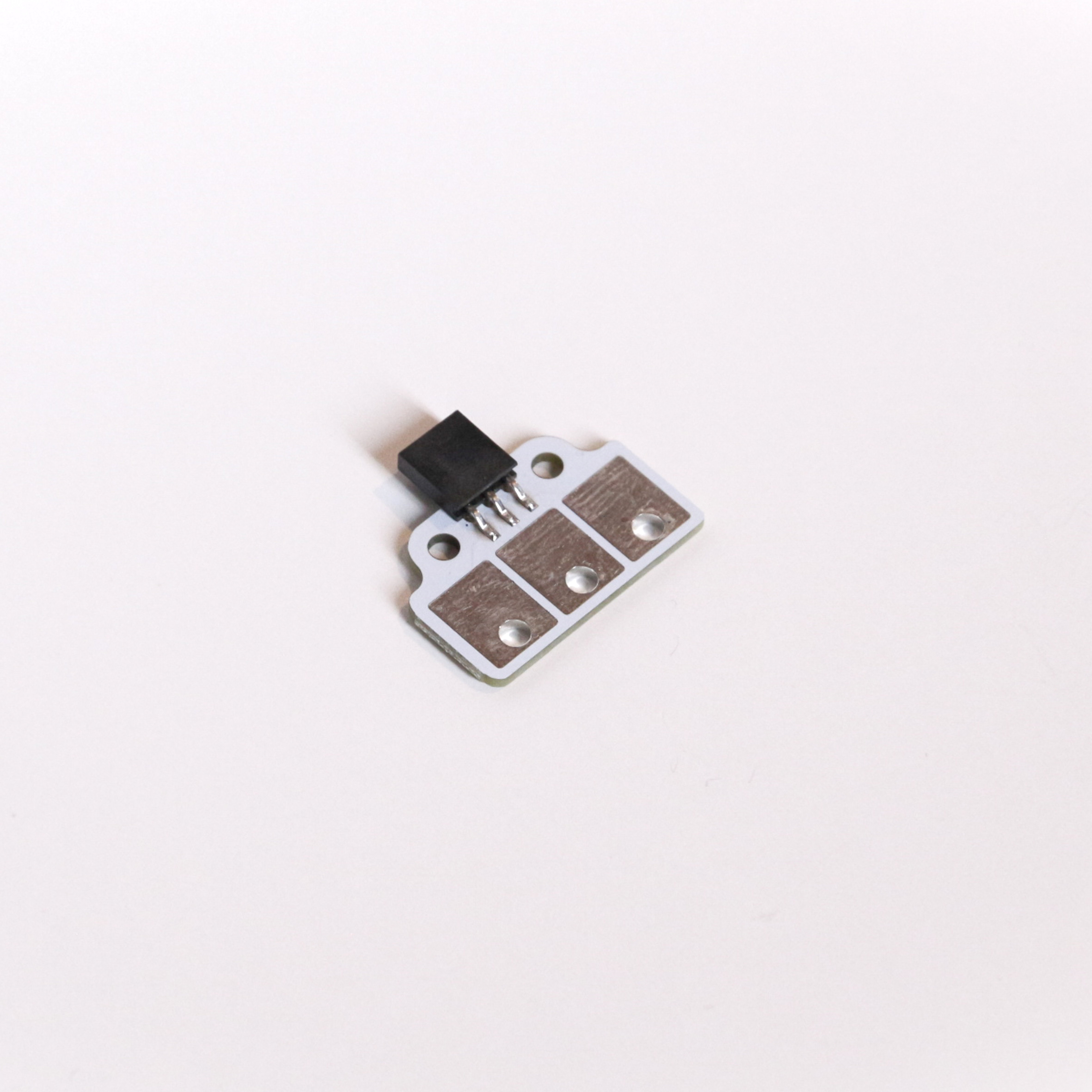 _MakeOn 3 Pad Female Launchpad - Single-LPD_3_WHTFSZZZv200 Image 4 (4)