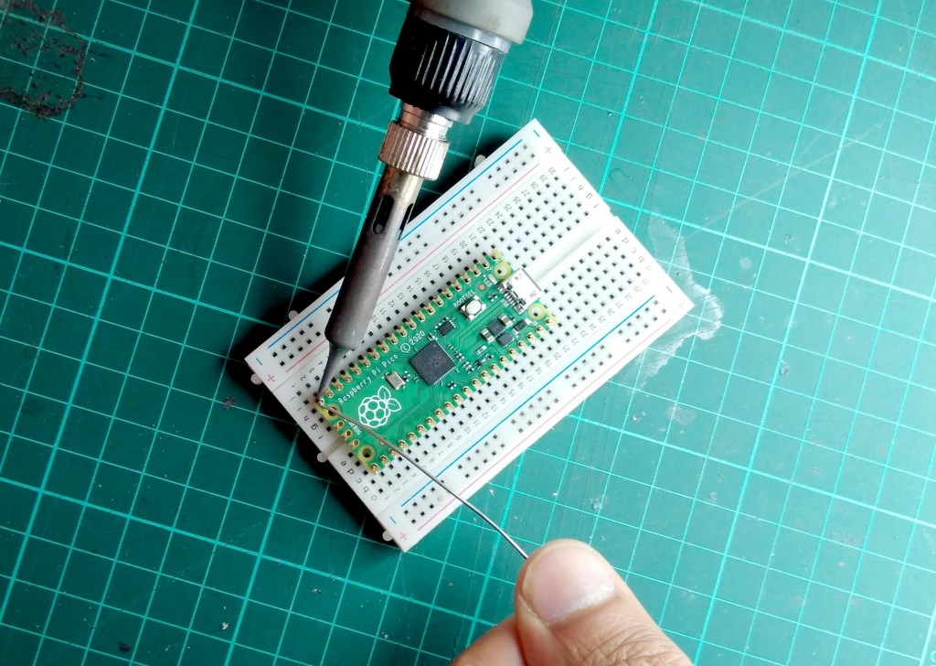 soldering-headers-apply-solder
